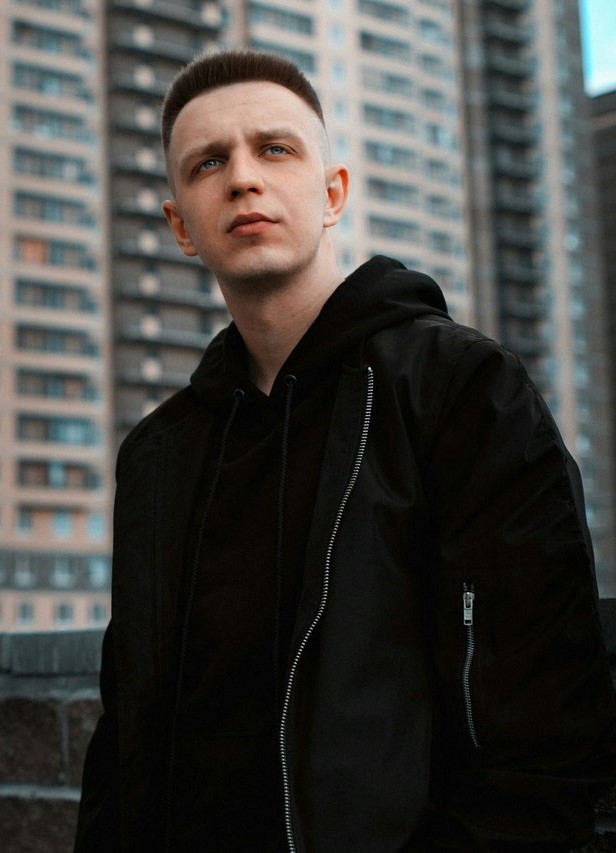 Бастықтың хатшысымен жылдам жыныстық қатынас Порно пикап немесе сезімтал аққұба